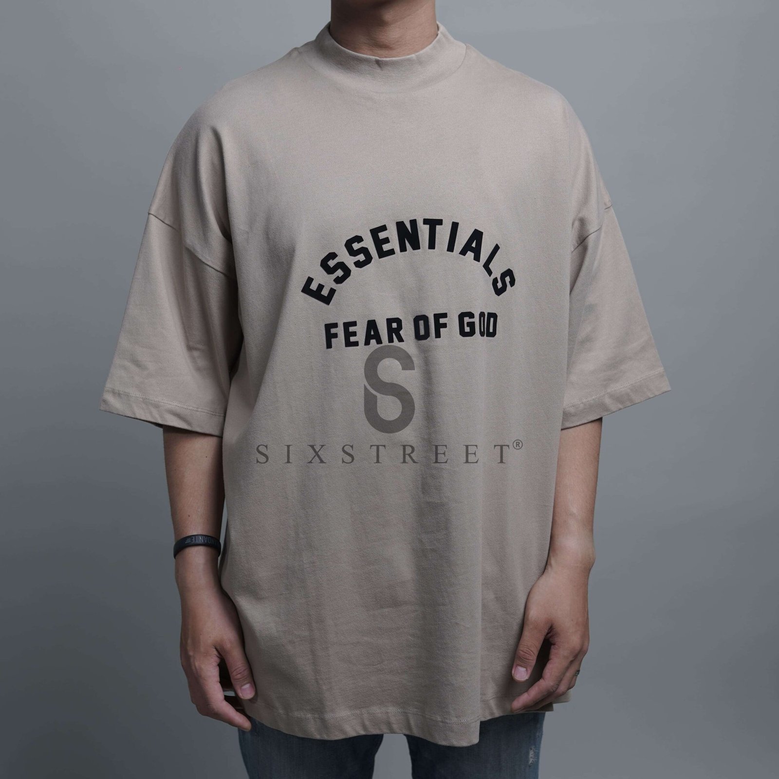 ESSENTIAL Tee Dubai Exclusive