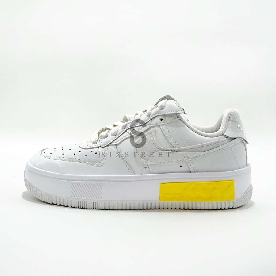 AIR FORCE 1 Low Fontanka Summit White Yellow W DA7024101