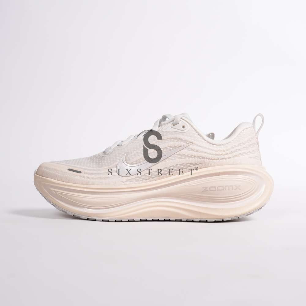 NIKE Vomero Plus Summit White Phantom Chalk W IO9916100