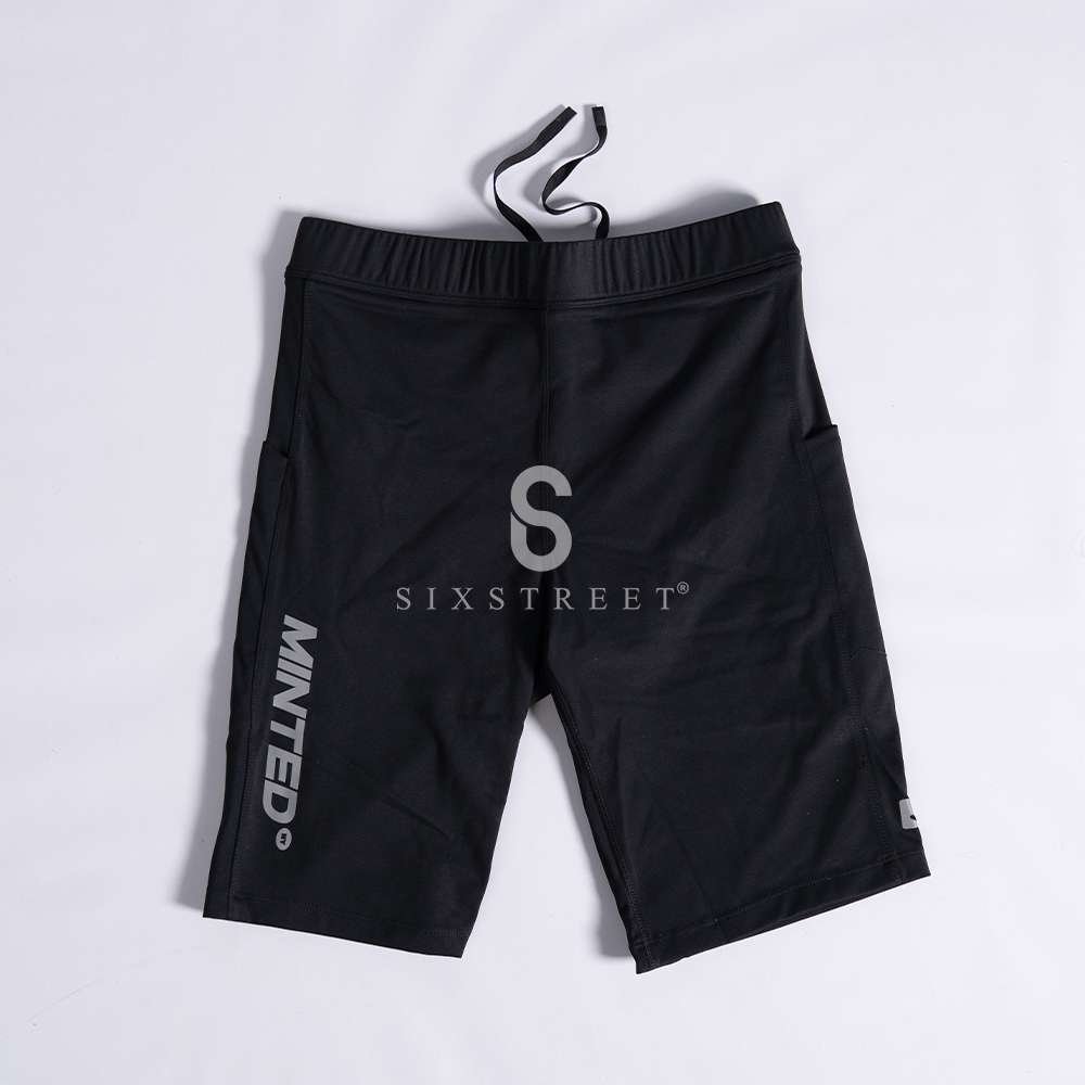 MINTED Short Core Half Thight Lined Black